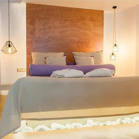 Villa Breathtaking Santorini Broccos 1 Bedroom Min, Children Age 12 Years Private Furnished Balcony With Hot Tub Overlooking The Sea , *