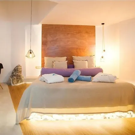 Breathtaking Santorini Broccos 1 Bedroom Min, Children Age 12 Years Private Furnished Balcony With Hot Tub Overlooking The Sea ,