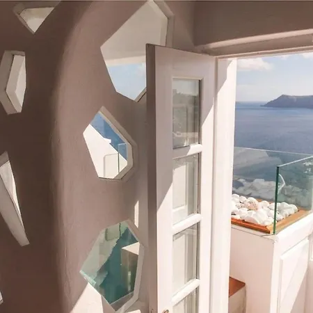Breathtaking Santorini Broccos 1 Bedroom Min, Children Age 12 Years Private Furnished Balcony With Hot Tub Overlooking The Sea , * Oia (Santorini)