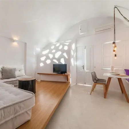 Breathtaking Santorini Broccos 1 Bedroom Min, Children Age 12 Years Private Furnished Balcony With Hot Tub Overlooking The Sea ,