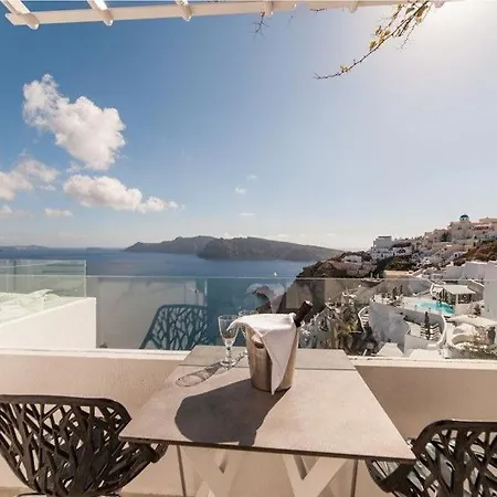 Breathtaking Santorini Broccos 1 Bedroom Min, Children Age 12 Years Private Furnished Balcony With Hot Tub Overlooking The Sea , Oia (Santorini)