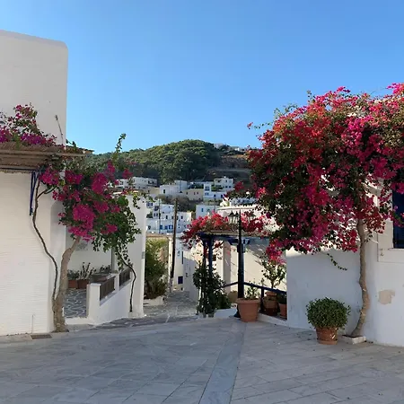 Breathtaking Santorini Broccos 1 Bedroom Min, Children Age 12 Years Private Furnished Balcony With Hot Tub Overlooking The Sea , * Oia (Santorini)
