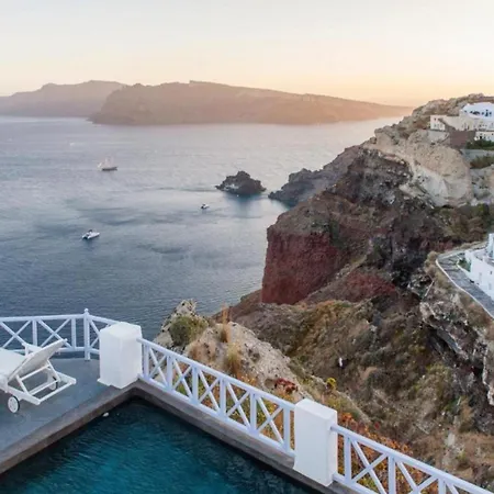 Breathtaking Santorini Broccos 1 Bedroom Min, Children Age 12 Years Private Furnished Balcony With Hot Tub Overlooking The Sea , Villa *
